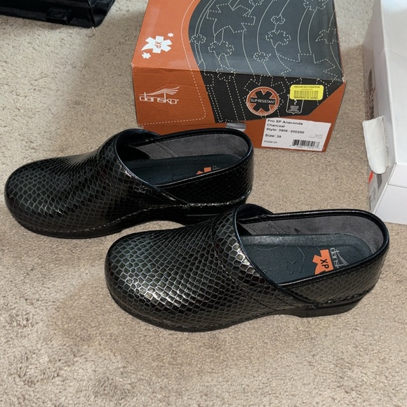 Dansko Pro XP Anaaconda Charcoal Clogs size 39 - Picture 2 of 5